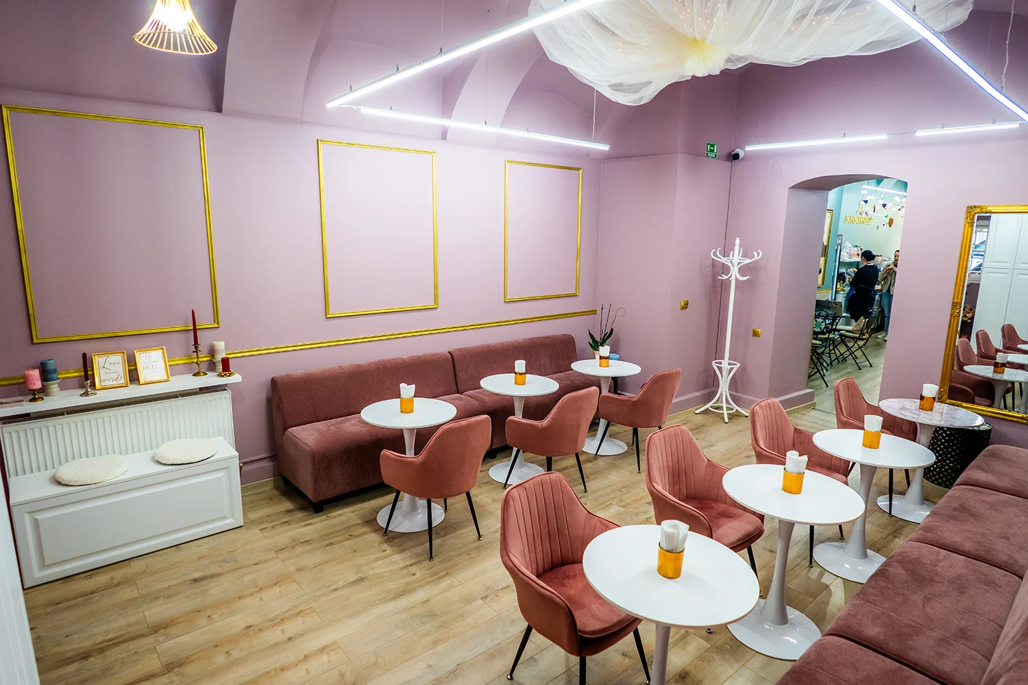 Zona de relaxare cu fotolii comode